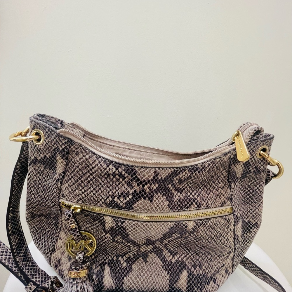 Hi everyone I’m selling my MK Boho Fringe shoulder bag  gray snake skin.